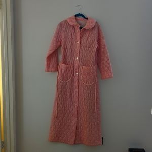 Vintage 1950s quilting house coat gown pajamas robe pink gingham white xs s long